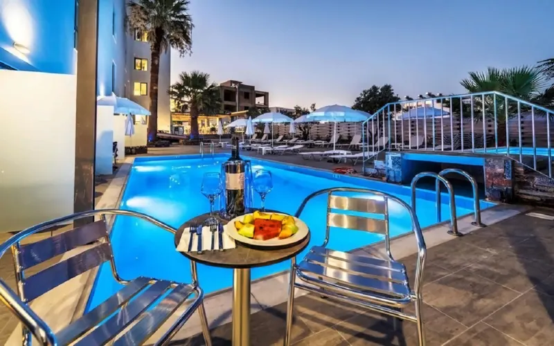 Pollis Hotel