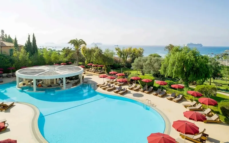 St. Raphael Hotel