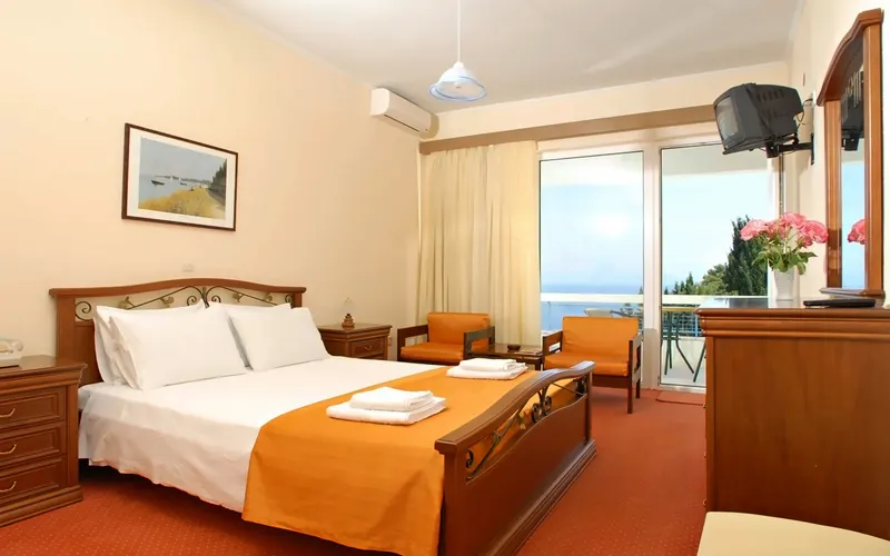 Alexandros Hotel