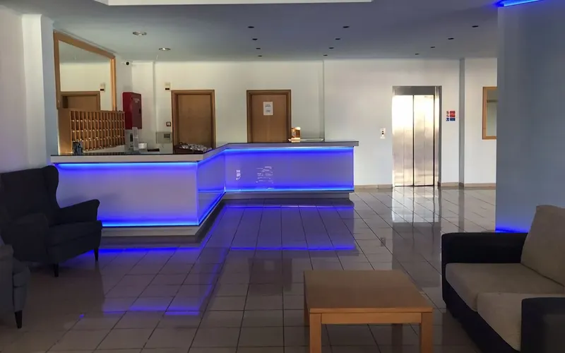 Silver Beach Hotel and Annexe Apartments