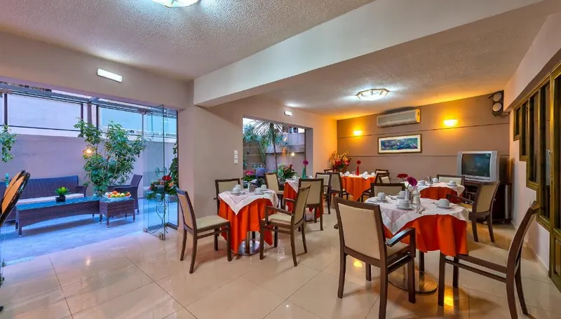 Leonidas Apartments