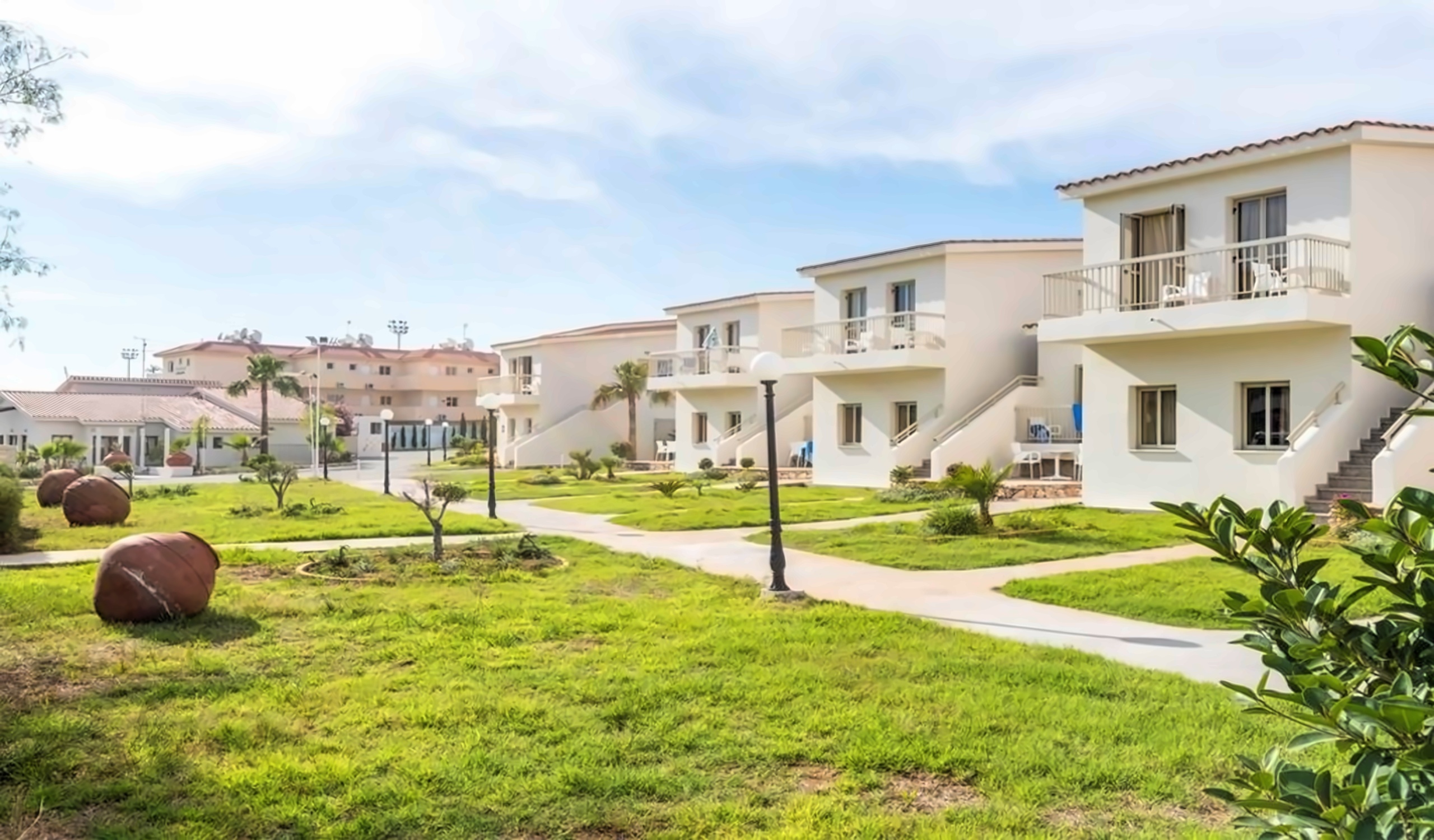 Nissiana Hotel & Bungalows