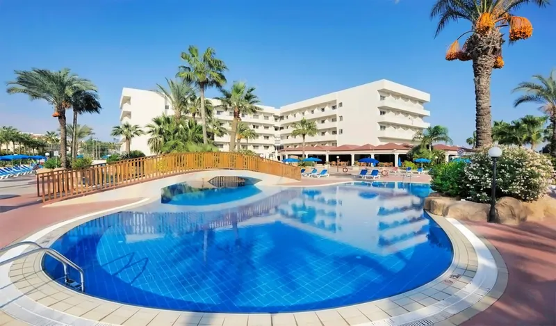 Nissiana Hotel & Bungalows