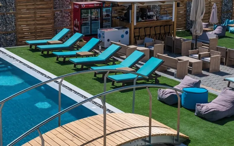 Enorme Infinity Beach (ex Infinity Blue)