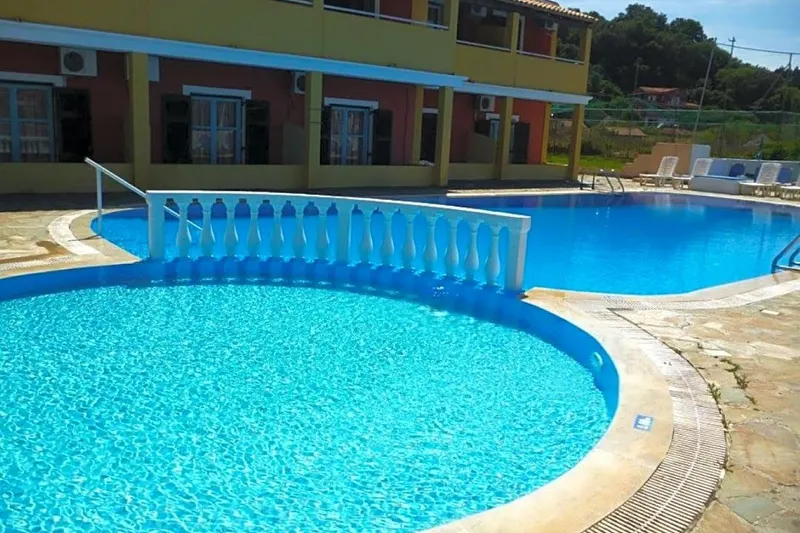 Alexis Pool Apartments