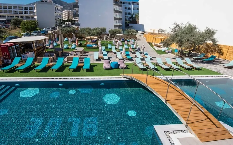 Enorme Infinity Beach (ex Infinity Blue)