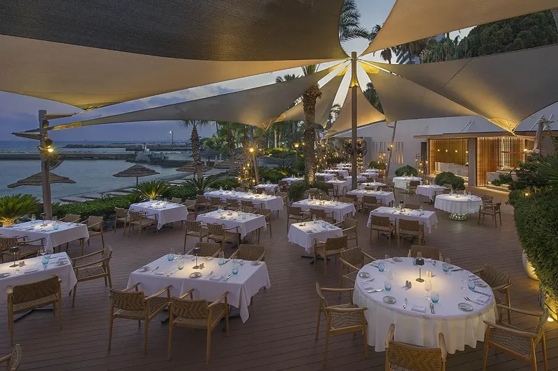 Four Seasons Hotel