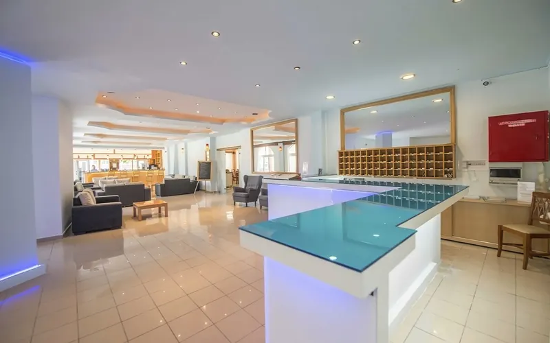 Silver Beach Hotel and Annexe Apartments
