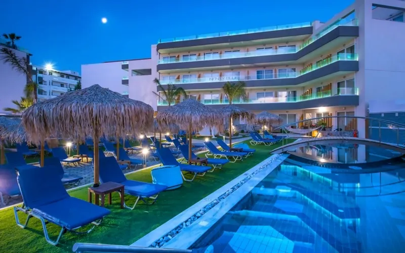 Enorme Infinity Beach (ex Infinity Blue)