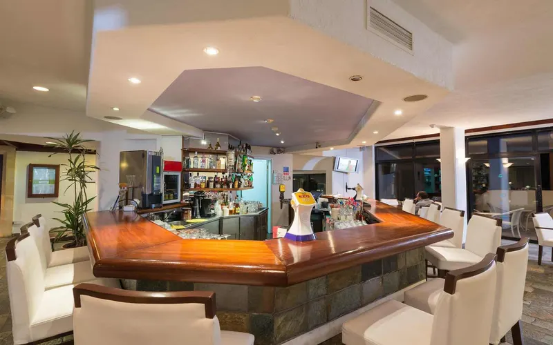 Paphos Gardens Holiday Resort (Apts)