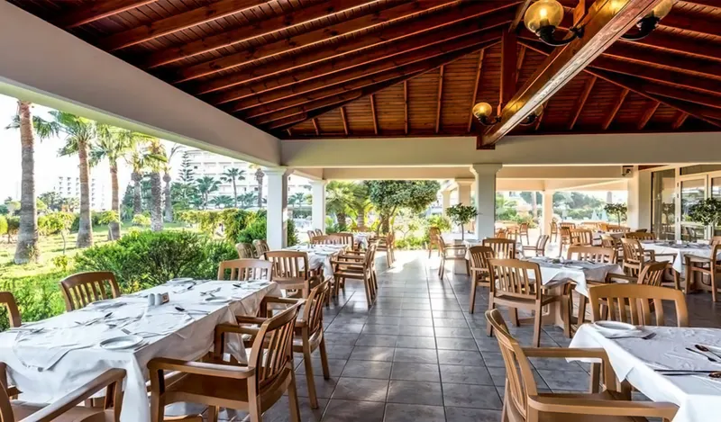 Nissiana Hotel & Bungalows