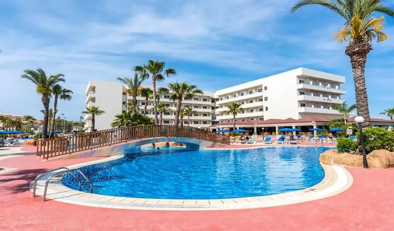 Nissiana Hotel & Bungalows