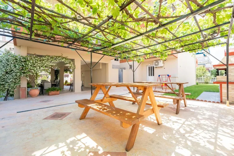 Milonas House Apartments