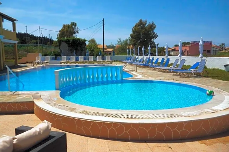 Alexis Pool Apartments