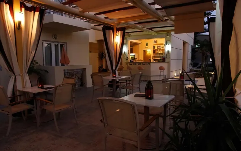Lambrinos Suites