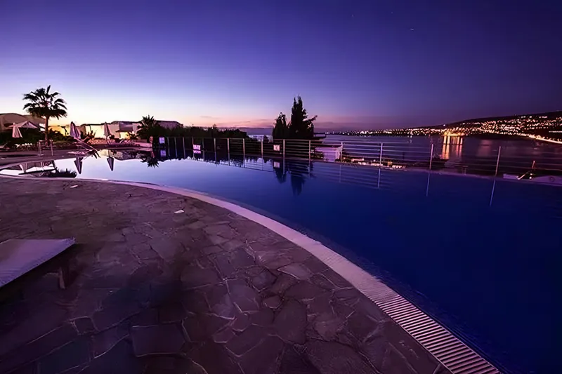 Theo Sunset Bay Holiday Village